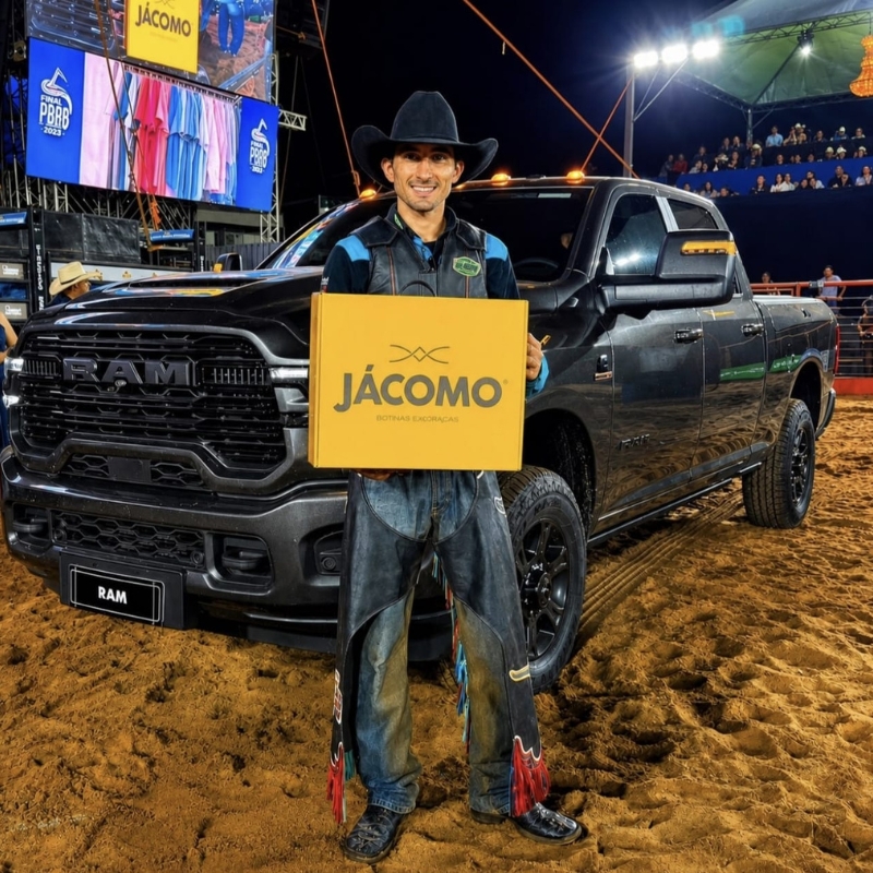 Vitor Manoel Dias é o grande campeão do Rodeio de Santa Albertina 2026.