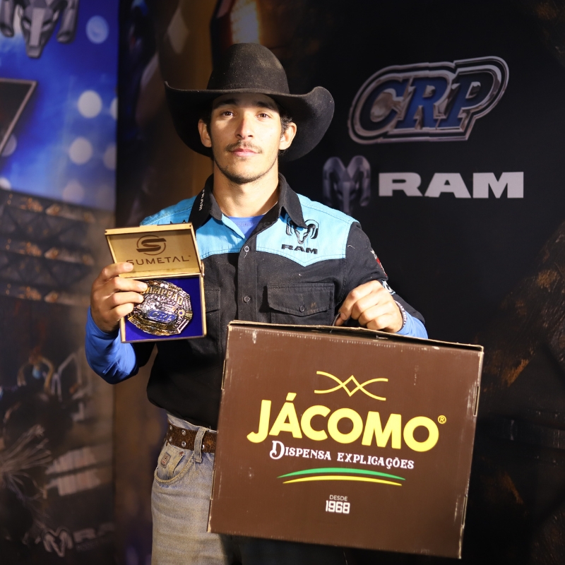 Fabrício Silveira vence mais uma e é o grande Campeão do Rodeio Promissão 2025!