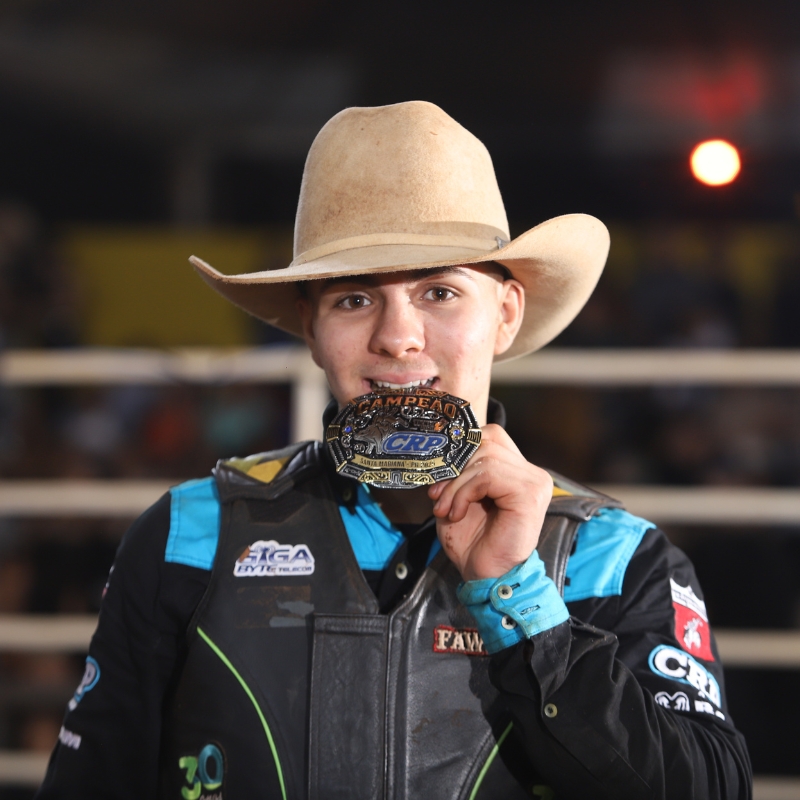 Bruno Barbosa, de apenas 17 anos, é o Campeão do Rodeio de Santa Mariana