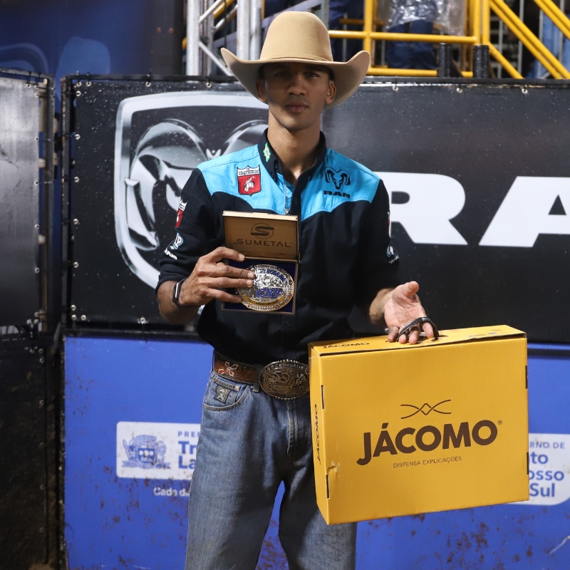 O Nº 1 do Brasil: Sandro Batista conquista o título da Expotrês em Três Lagoas/MS